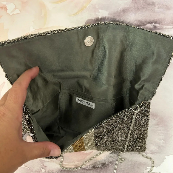 Moyna clutch bee beaded bag. - Picture 3 of 6